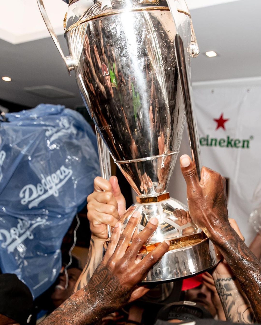 雄鹿带队取胜！，德约科维奇重要时刻夺冠比赛高潮迭起